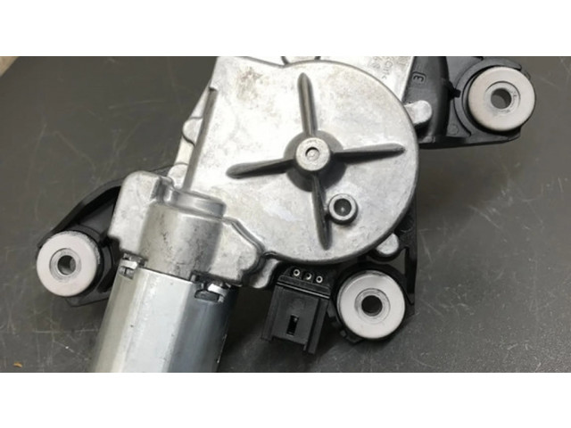 Моторчик заднего дворника 0390250080    Dacia Duster II