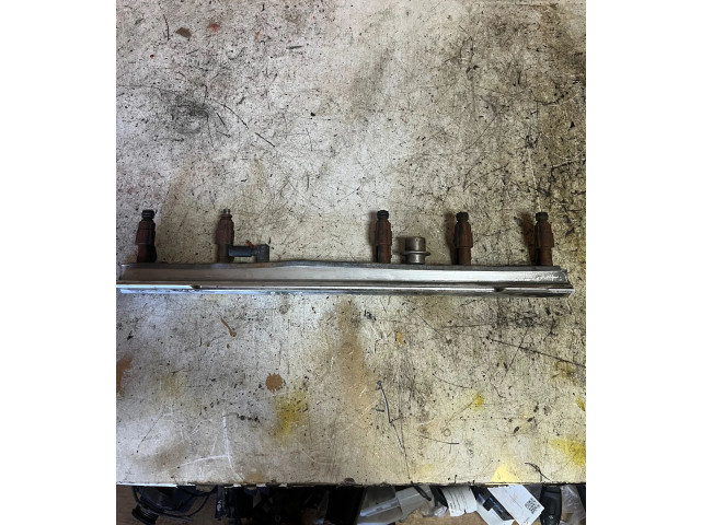 Топливная рампа 9125225, 9836   Volvo S80  