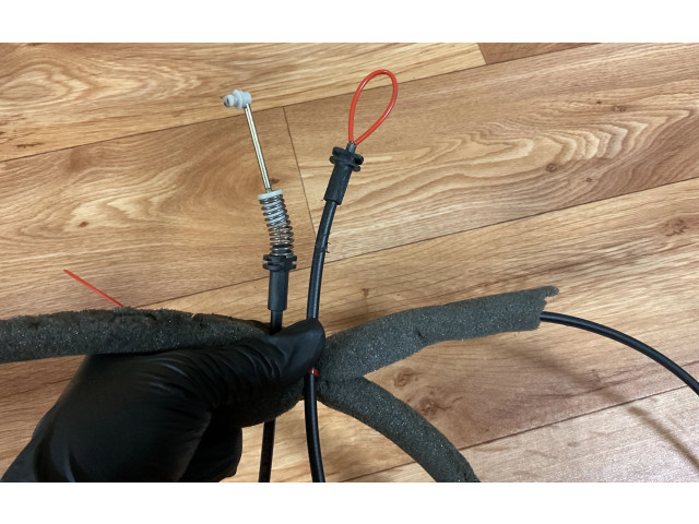 Трос       Audi TT Mk1