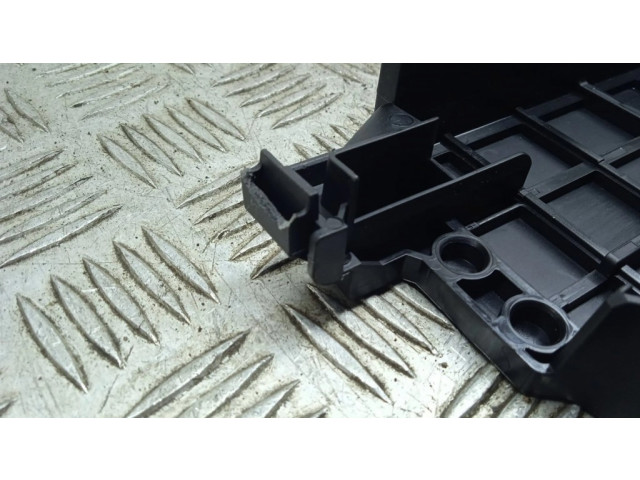 Pojistková skříňka Крышка ящика предохранителей A2465400140   Mercedes-Benz GLA W156 2019