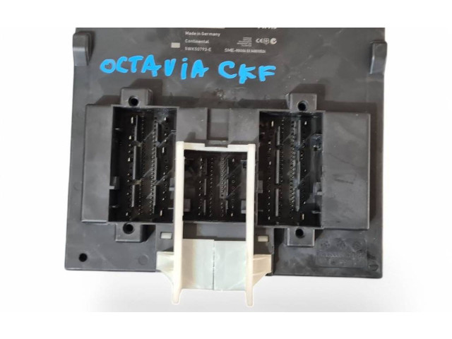 Блок комфорта 5Q0937084AE Skoda Octavia Mk3 (5E)