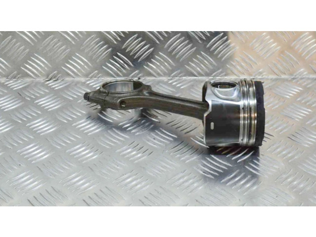 Píst 8631505, 31339777 Volvo V40 pro naftový motor 2.0 D 5204 T4