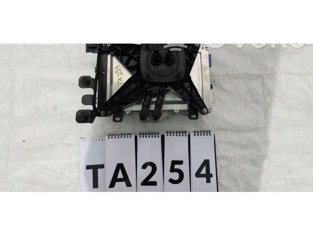 Řídící jednotka 1684435-00-J   Tesla Model 3 2021