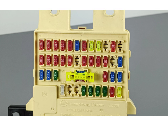 Блок предохранителей 8219036330 SsangYong Rexton