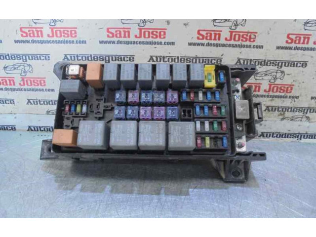 Блок предохранителей 911613E011   KIA Sorento    