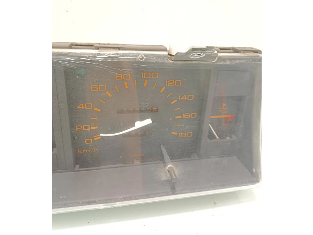 Přístrojová deska Nissan King Cab 1987