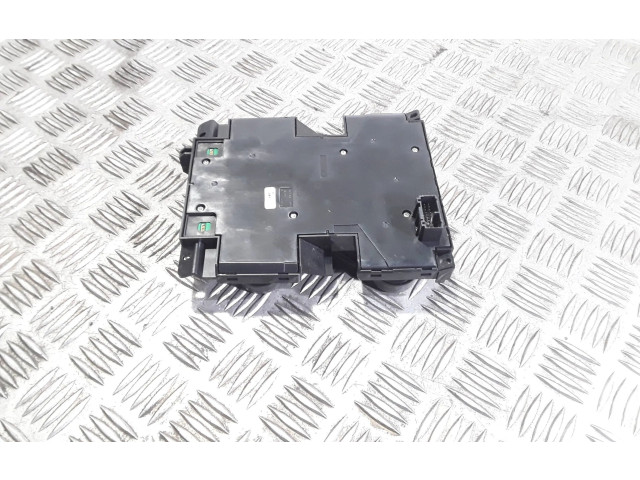 Блок управления климат-контролем 8697155   Volvo V50