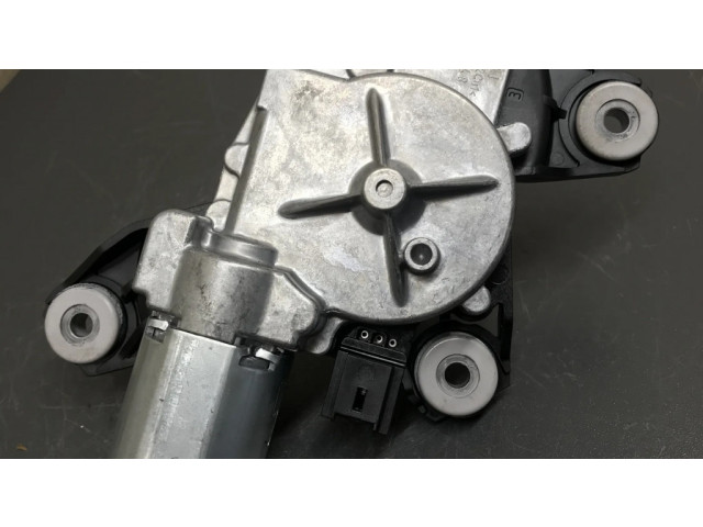 Моторчик заднего дворника 0390250080    Dacia Duster II