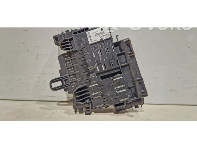Блок предохранителей 30659092 Volvo V70