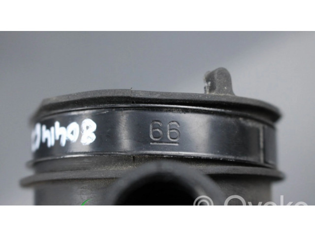 Другая деталь отсека двигателя