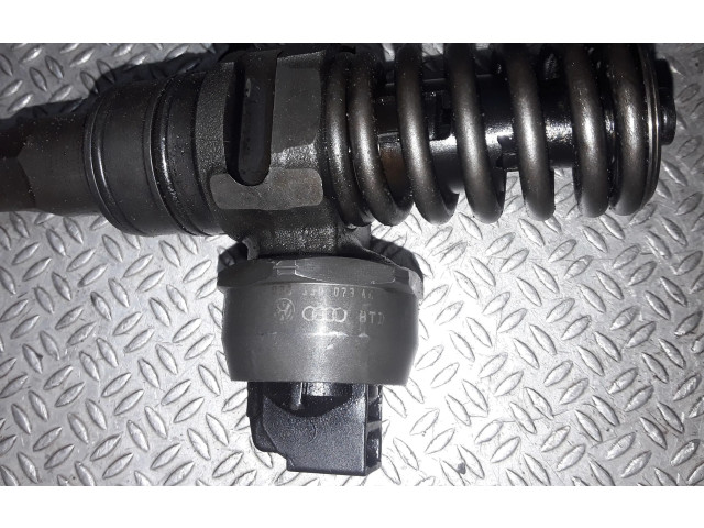 Vstřikovač 038130073AG Volkswagen Transporter - Caravelle T5