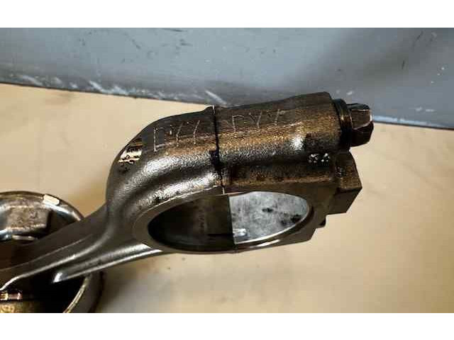 Поршень с шатуном Jaguar XF X260