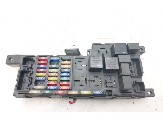 Блок предохранителей 8678449   Volvo S80