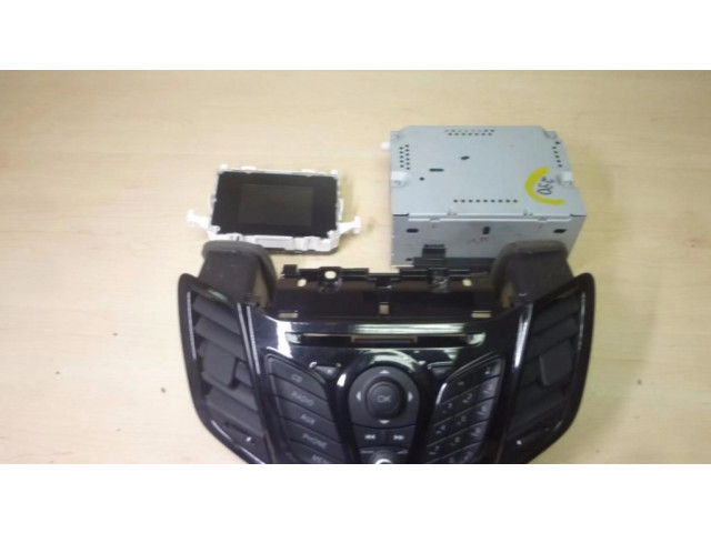 Радио/ проигрыватель CD/DVD / навигация