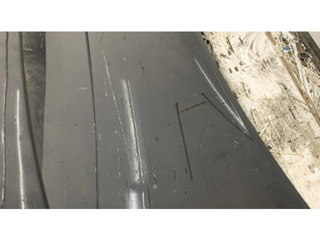 Задняя крышка (багажника)