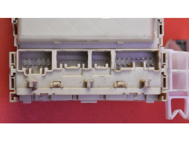 Pojistková skříňka 8273005J60, 8273005J60 Toyota Avensis T270 2015