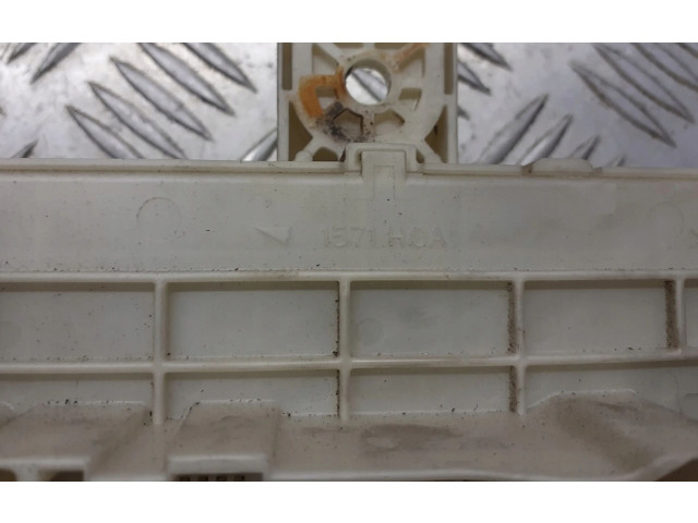 Блок предохранителей MN108319 Mitsubishi Colt