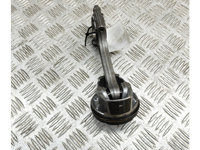 Поршень B 4204 T47 32298424, 31401957 Volvo XC40