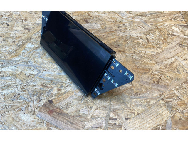 Радио/ проигрыватель CD/DVD / навигация