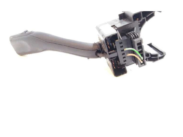 Ручка стеклоочистителей 8L0953513 Audi A3 S3 8L