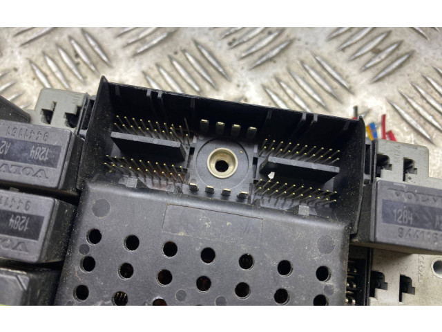 Блок предохранителей  8645729, 8676286   Volvo S80    