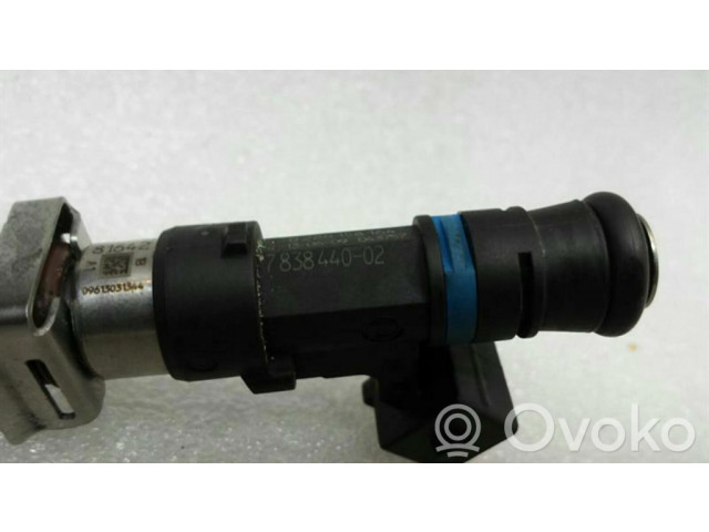 Vstřikovač 7838440 BMW M3 pro benzínový motor 4.0 S65