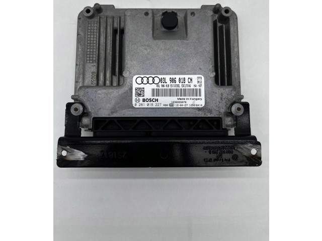 Блок управления двигателем ECU     Audi Q3 8U