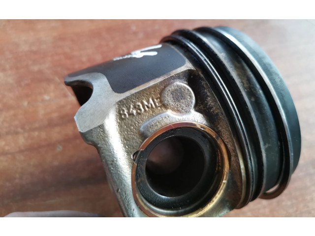 Píst 843ME BMW 3 F30 F35 F31 pro naftový motor 2.0 B47D20A