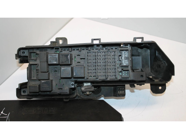 Блок предохранителей  9494210   Volvo V70    