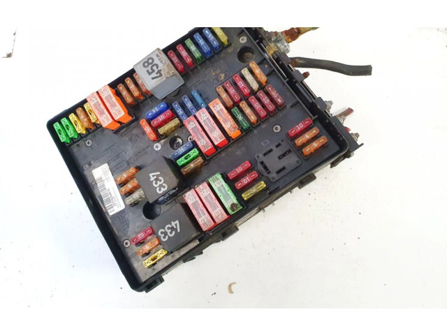 Блок предохранителей  0517529457e, 0-1394932   Skoda Octavia Mk2 (1Z)    
