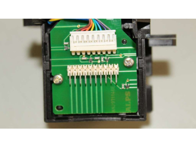 Ручка стеклоочистителей 31275359 Volvo V70