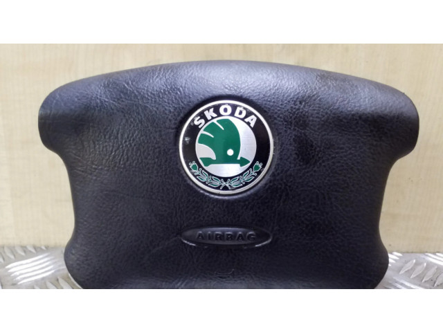 Подушка безопасности водителя 1U0880201K   Skoda Octavia Mk1 (1U)
