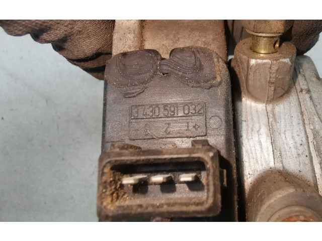 Топливная рампа 0438121011, 026133353 Audi 80 90 B3