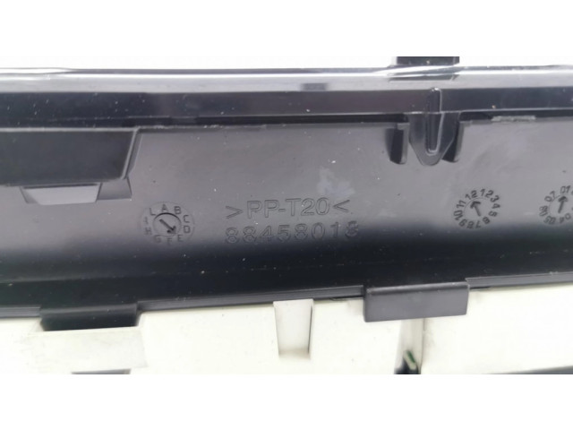 Přístrojová deska Toyota Corolla E120 E130 2003 8380002760, 88458018