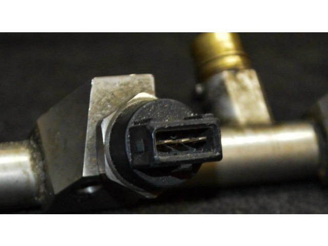 Vstřikovací lišta BMW 7 E65 E66 pro benzínový motor 6.0 N73 B60 A