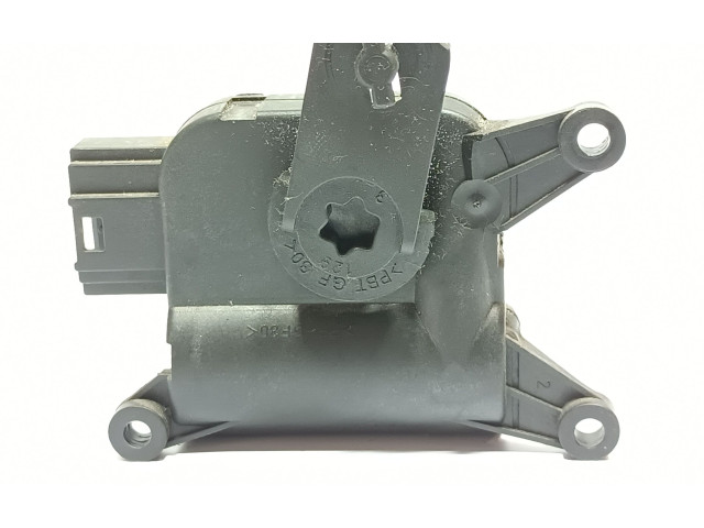 Радиатор охлаждающей жидкости 1K0907511B, 0132801341 Volkswagen Golf VI 2008 - 2013 года