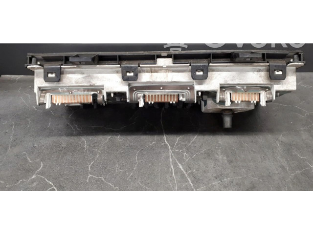 Панель приборов 19819301   Renault Clio I       