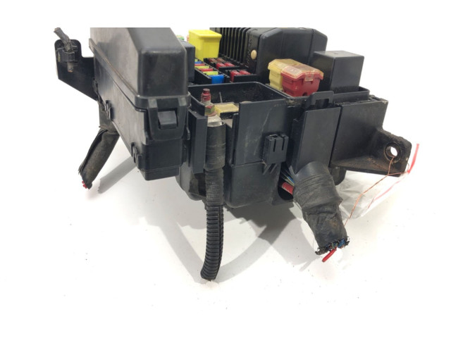 Блок предохранителей MR587807 Mitsubishi Outlander