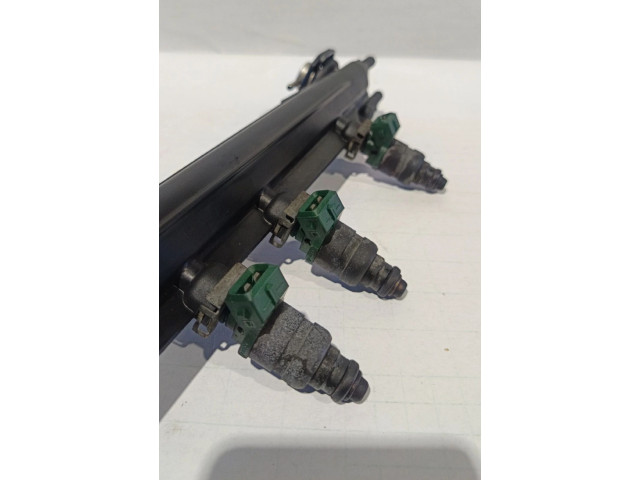 Топливная рампа 06A133317A   Audi A3 S3 8L  