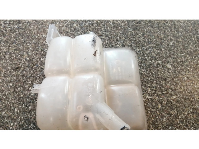 Расширительный бачок охлаждающей жидкости    