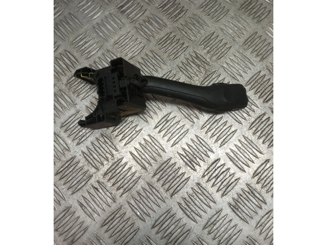 Ручка стеклоочистителей    Volkswagen PASSAT B5