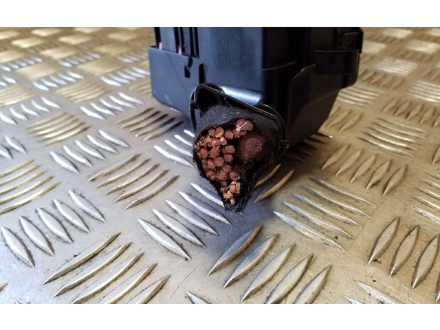 Pojistková skříňka 7L0941828B Volkswagen Touareg 2007