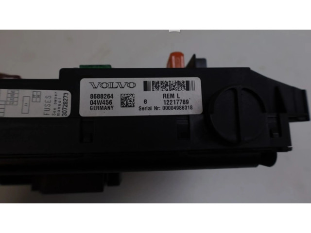 Блок предохранителей  8688264, 8688264   Volvo V70    