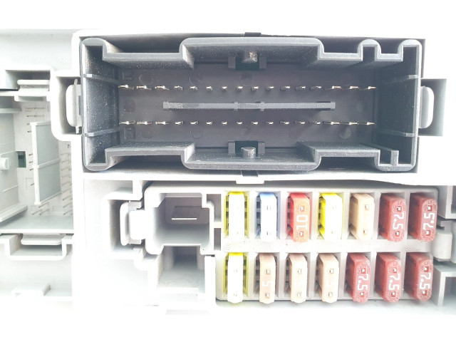 Блок предохранителей 00519383520   Opel Combo D    