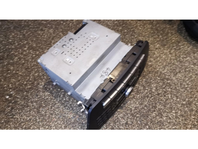 Радио/ проигрыватель CD/DVD / навигация