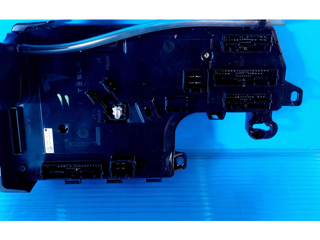 Блок комфорта 107867300F Tesla Model 3