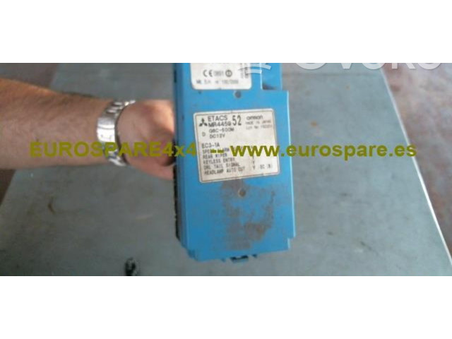 Блок предохранителей MR445952   Mitsubishi Montero    