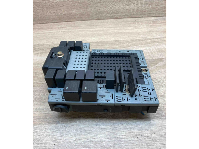 Блок предохранителей 9441584, 9441582   Volvo S80
