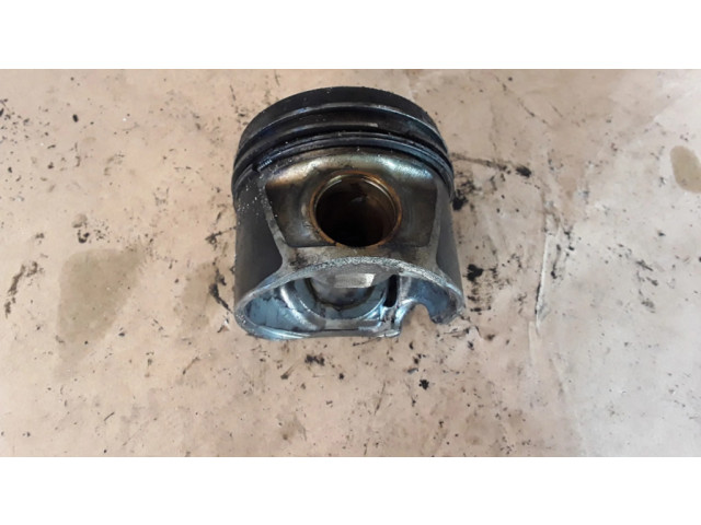 Píst Dodge Avenger pro naftový motor 2.0