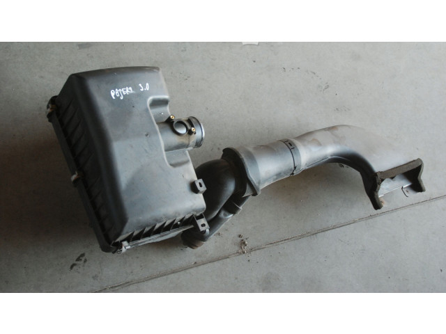 Přístrojová deska Mitsubishi Pajero 2004 200KM